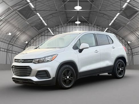 Used 2020 Chevrolet Trax LS w/ Tint and Cruise Package image 3