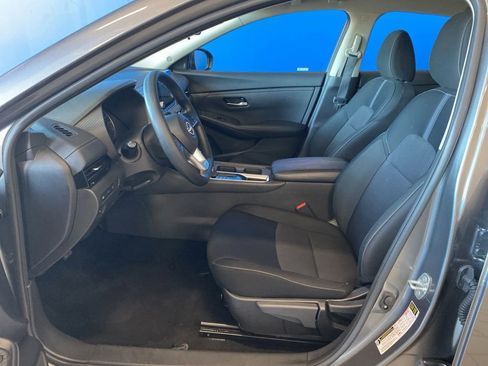 Used 2025 Nissan Sentra SV FWD image 10