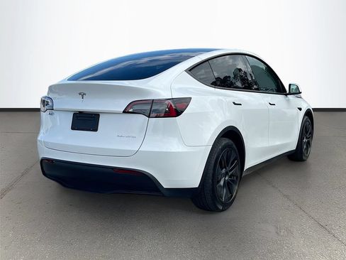 Used 2024 Tesla Model Y Long Range AWD/4WD image 7