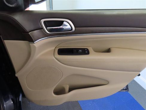 Used 2017 Jeep Grand Cherokee Overland AWD/4WD image 38