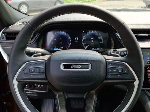 New 2026 Jeep Grand Cherokee Limited w/ Limited Altitude Package AWD/4WD image 15