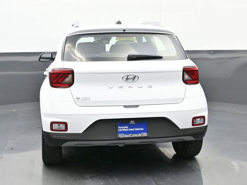 Certified 2025 Hyundai Venue SEL image 5