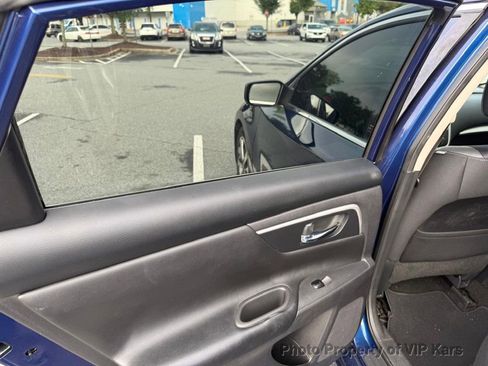 Used 2017 Nissan Altima 2.5 SR FWD image 11
