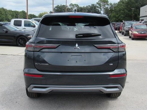 New 2025 Mitsubishi Outlander SE image 4