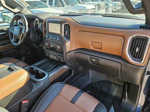 Used 2022 Chevrolet Silverado 1500 High Country w/ Technology Package image 33
