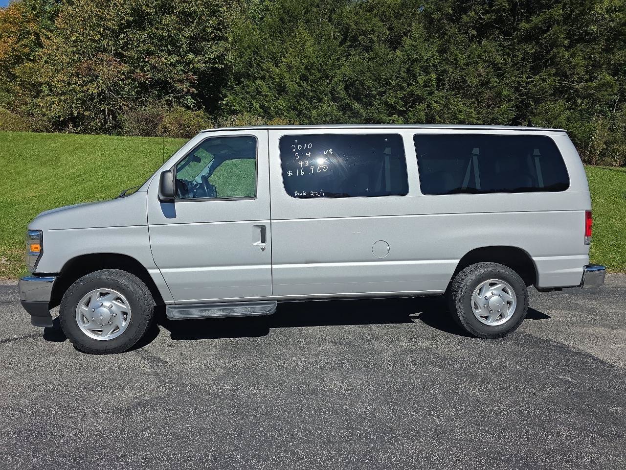Used 2010 Ford E-350 and Econoline 350 XL RWD image 5