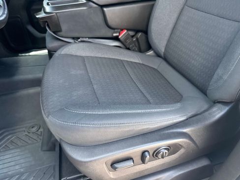 Used 2022 Chevrolet Silverado 1500 LT AWD/4WD image 20