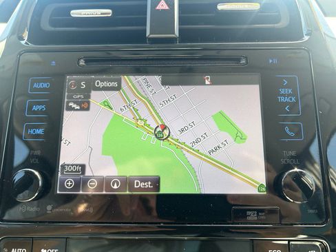 Used 2017 Toyota Prius Prime Premium image 17