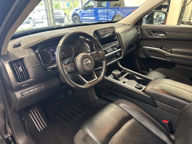 Used 2023 Nissan Pathfinder SL AWD/4WD image 23