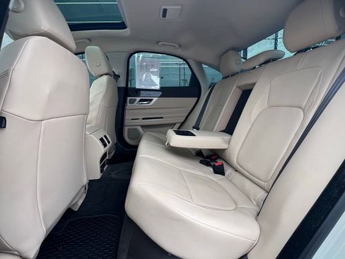 Used 2016 Jaguar XF Premium image 22