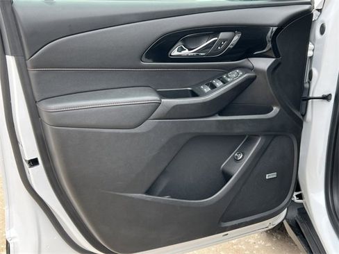 Used 2023 Chevrolet Traverse RS image 16