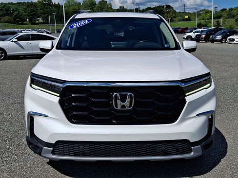 Used 2024 Honda Pilot Touring image 2