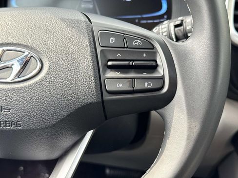 Used 2025 Hyundai Venue SEL FWD image 9