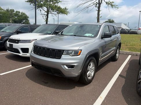 Used 2017 Jeep Grand Cherokee Laredo w/ Quick Order Package 23E AWD/4WD image 3