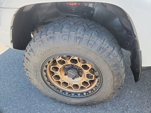 Used 2022 Toyota 4Runner SR5 AWD/4WD image 19