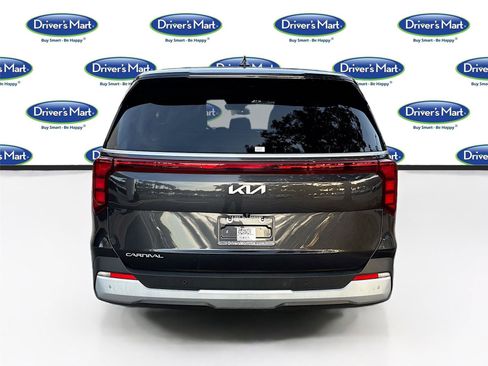 Used 2025 Kia Carnival FWD image 6