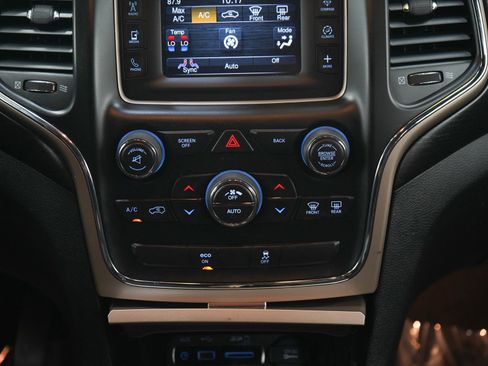 Used 2014 Jeep Grand Cherokee Laredo AWD/4WD image 16
