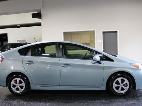 Used 2012 Toyota Prius Two FWD image 2