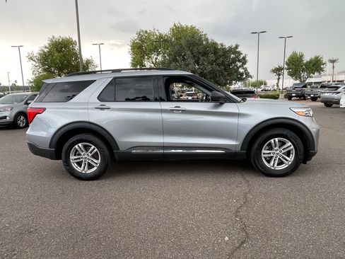 Used 2022 Ford Explorer XLT w/ Equipment Group 202A AWD/4WD image 6