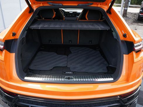 Used 2022 Lamborghini Urus AWD/4WD image 49