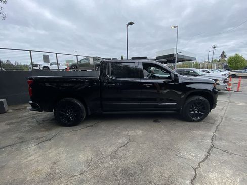 Used 2025 Chevrolet Silverado 1500 High Country w/ Midnight Edition AWD/4WD image 7