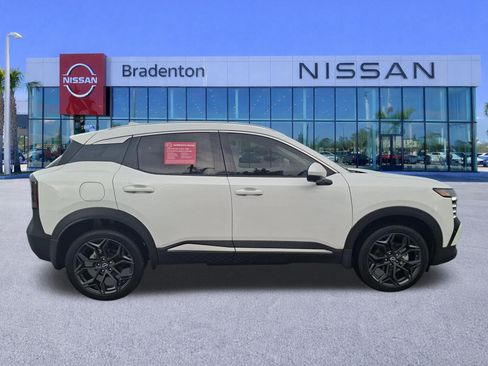 Certified 2025 Nissan Kicks SR FWD image 4