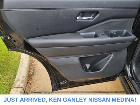 Certified 2025 Nissan Pathfinder SL w/ SL Premium Package AWD/4WD image 17