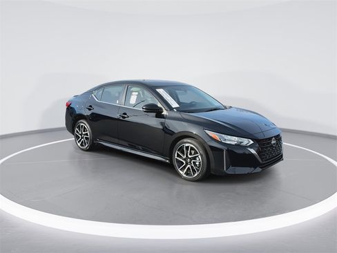 Used 2025 Nissan Sentra SR w/ SR Premium Package image 2