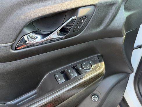 Used 2020 GMC Acadia SLT FWD image 10