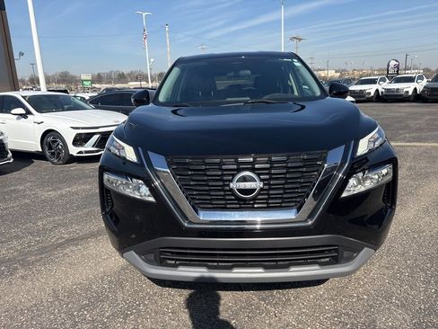 Used 2022 Nissan Rogue SV image 2