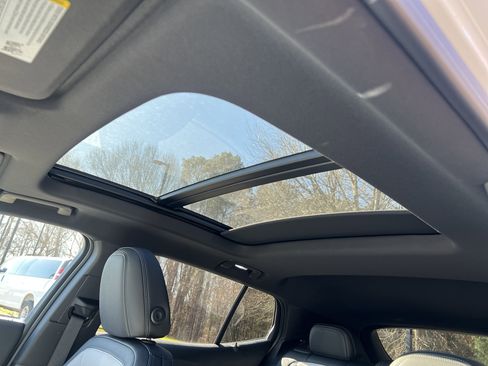 New 2026 Chevrolet Equinox EV LT image 32