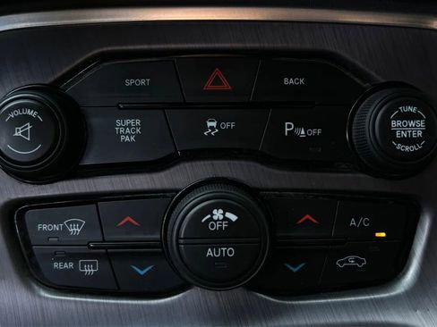 Used 2015 Dodge Challenger R/T RWD image 35