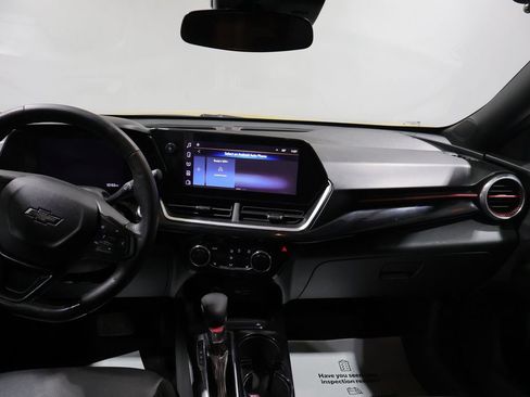 Used 2024 Chevrolet Trax RS w/ Sunroof Package FWD image 17