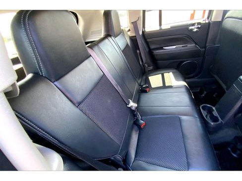 Used 2017 Jeep Compass Latitude AWD/4WD image 27