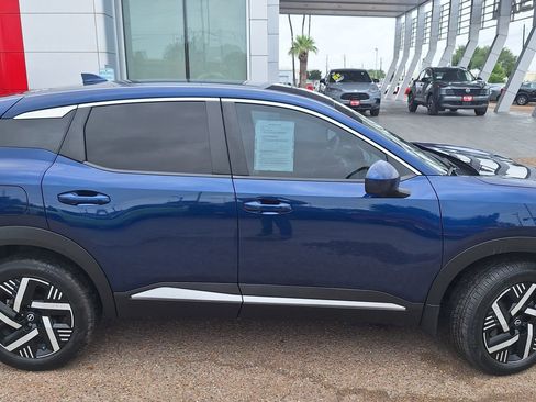 Used 2025 Nissan Kicks SV FWD image 8