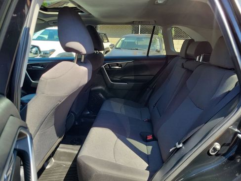 Used 2019 Toyota RAV4 XLE AWD/4WD image 18