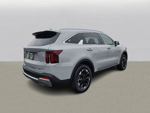 New 2025 Kia Sorento S image 4