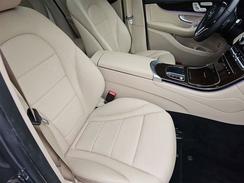Used 2021 Mercedes-Benz GLC 300 4MATIC image 18