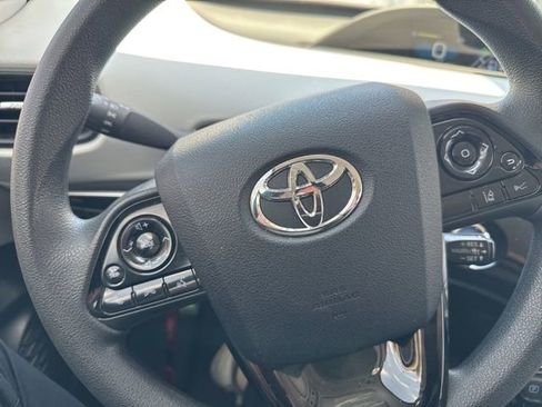Used 2022 Toyota Prius L Eco FWD image 6