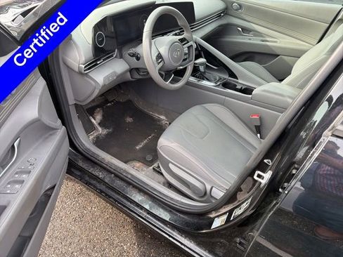 Used 2023 Hyundai Elantra SEL w/ Convenience Package image 9