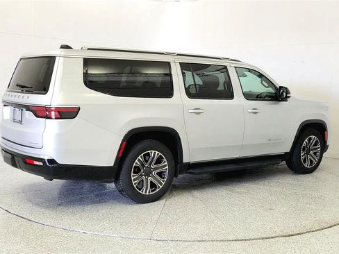 Used 2024 Jeep Wagoneer L Series II w/ Flexible Seating Group image 7