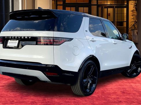 Used 2024 Land Rover Discovery Metropolitan Edition image 12