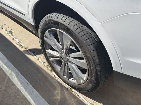 Used 2024 Cadillac XT5 Premium Luxury image 5