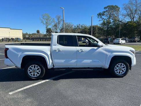 Certified 2025 Toyota Tacoma SR5 image 6