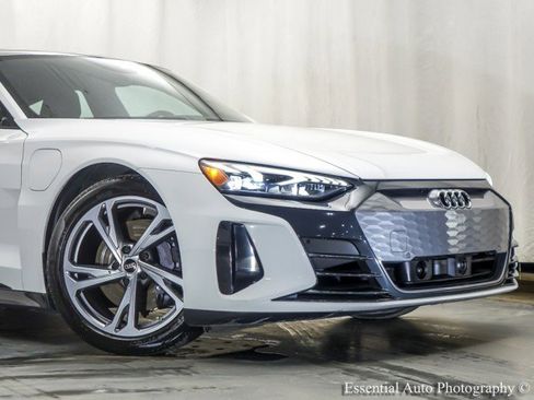 Used 2022 Audi e-tron GT Premium Plus image 2