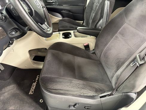 Used 2014 Dodge Grand Caravan SXT FWD image 12