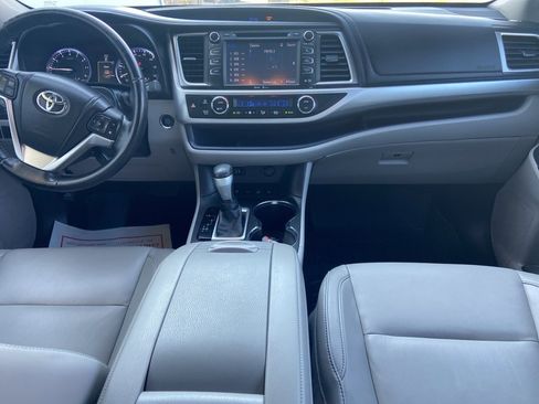 Used 2015 Toyota Highlander XLE image 8