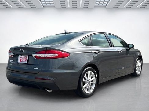 Used 2020 Ford Fusion SE image 4