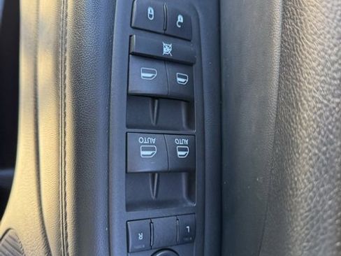 Used 2022 Jeep Grand Cherokee Laredo X image 9