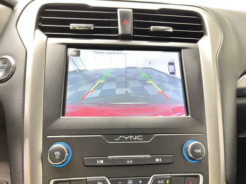 Used 2019 Ford Fusion SE FWD image 6
